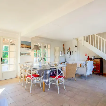 Dom wakacyjny Holiday Home Les Parcs De Gassin-3 *